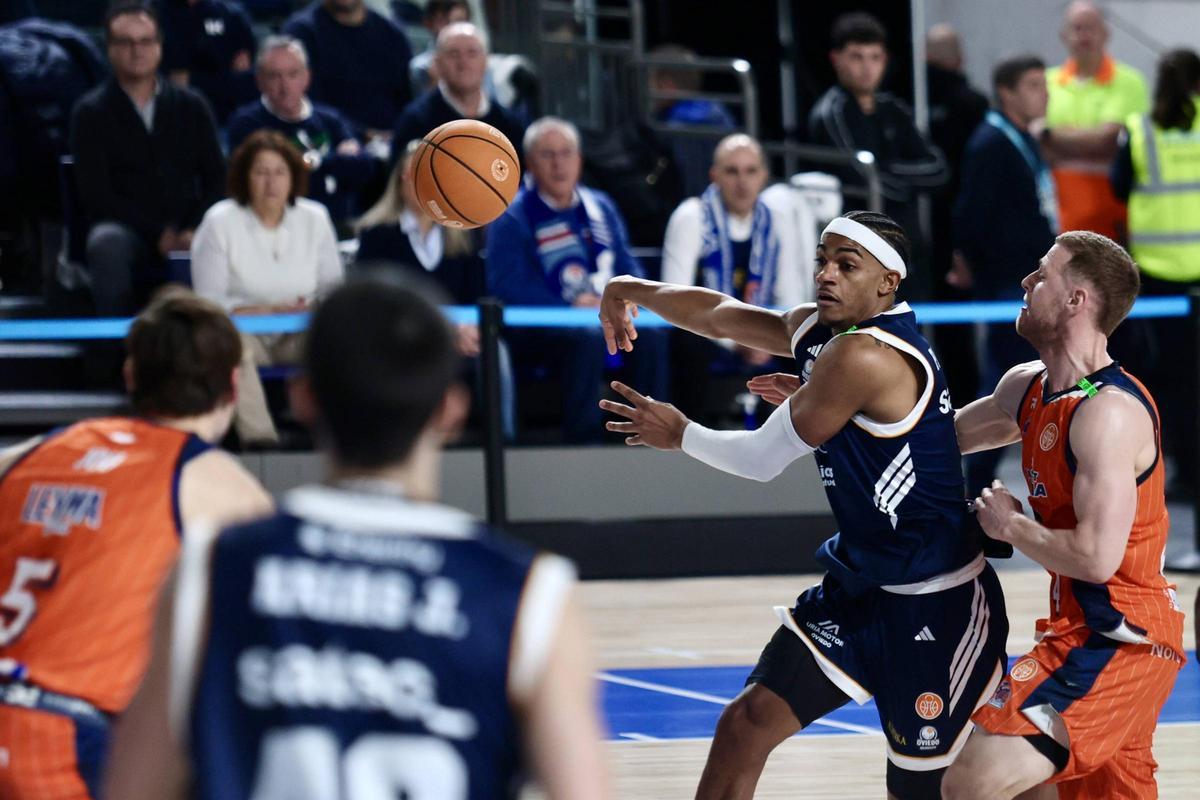 Todas las imágenes del Alimerka Oviedo Baloncesto-Leyma Coruña disputado en el Palacio de los Deportes (84-89)