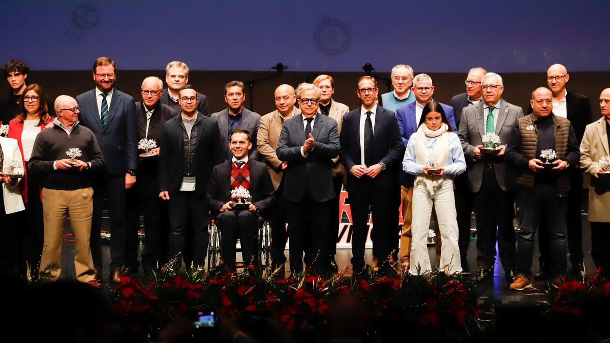 Autoridades y premiados asistentes a la gala de la Diputación Provincial celebrada en Pozoblanco.