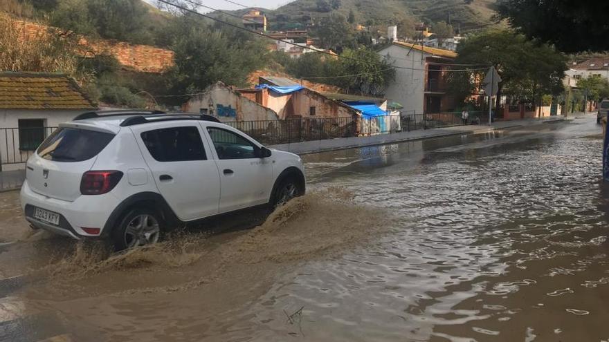 La borrasca Gloria anega Campanillas, que trata de recuperarse tras el temporal