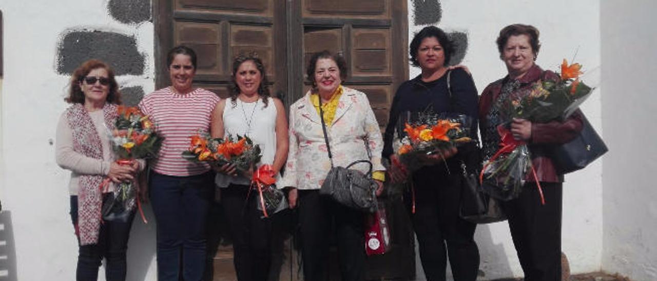 Carmina Toledo (izda.), Antonia Castro, Lady Carvajal, Chana Perera, Luz Nélida Parque y Nancy Acosta.
