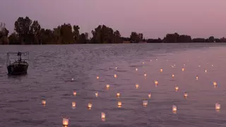 Coria del Río honra sus lazos con Japón: la ceremonia de luces sobre el Guadalquivir vuelve este agosto