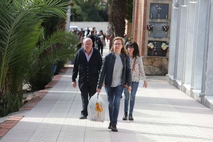 Día de Todos los Santos en el cementerio de Lorca