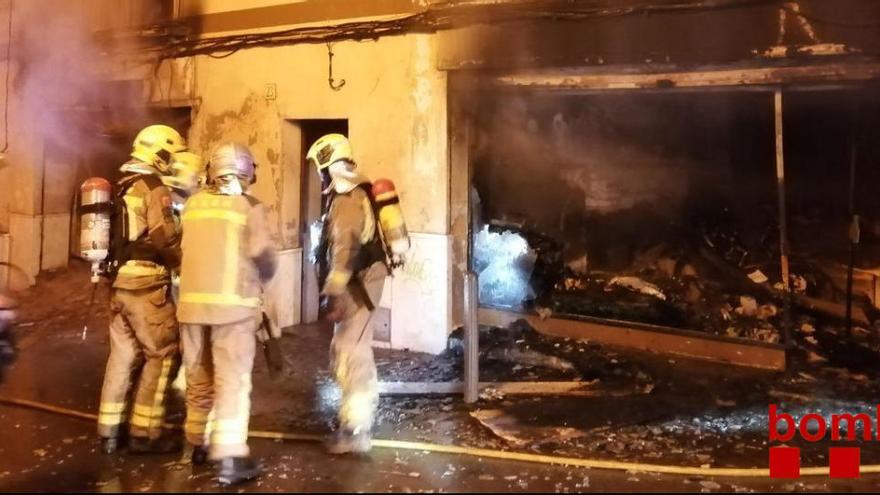 S&#039;incendien dos magatzems al carrer Doctor Carles de Piera