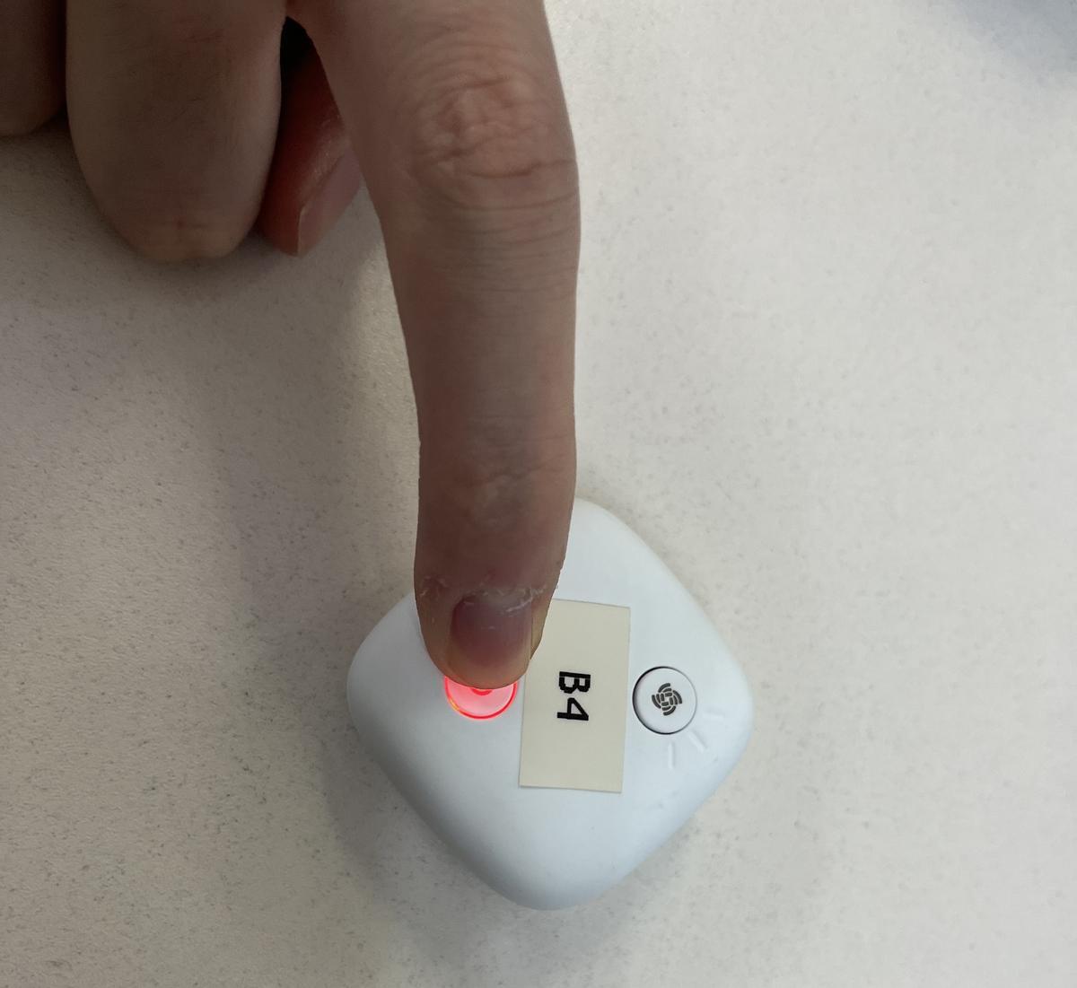El botón del dispositivo de la red LoRa que permite alertar en caso de emergencia.