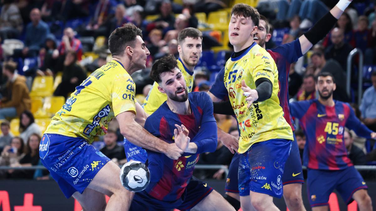 Petar Cikusa, desbordando ante el Villa de Aranda