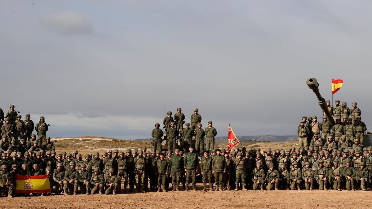 Foto de familia de todos los militares que han participado en el ensayo