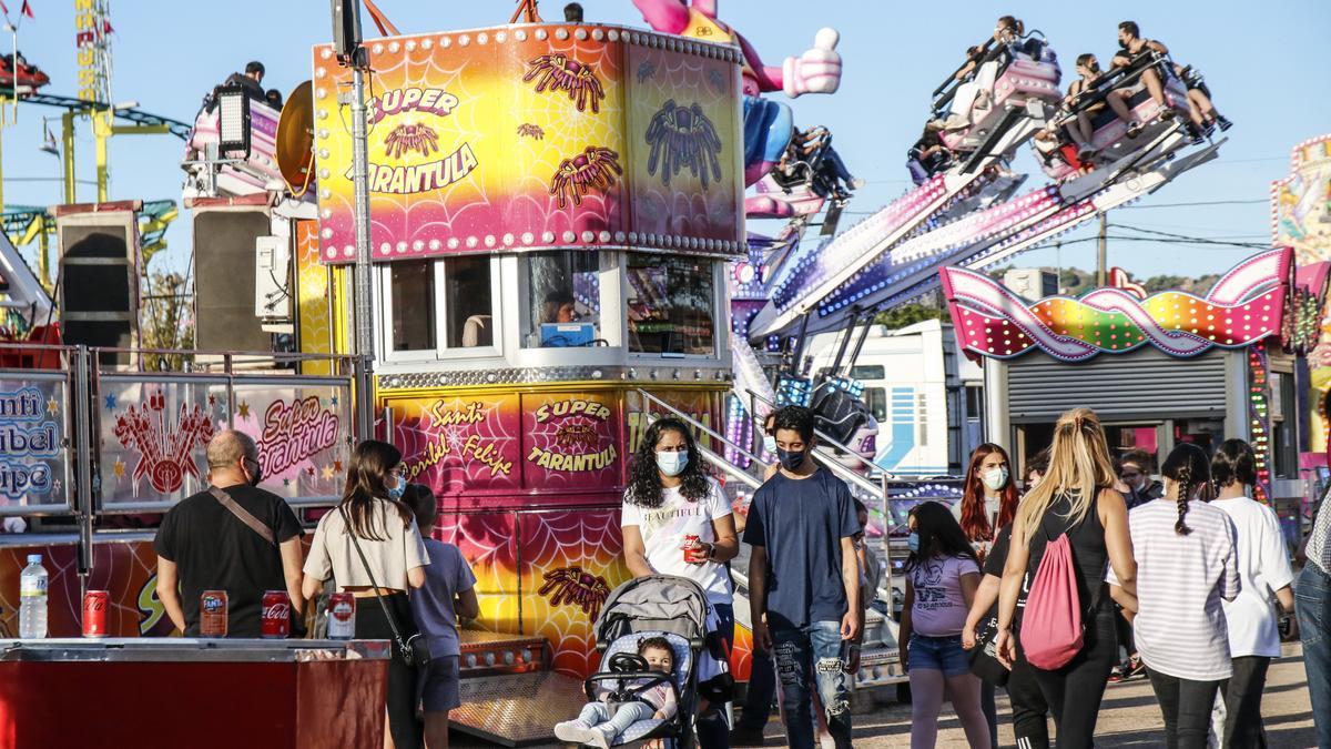 Imagen del recinto ferial durante el Día del Niño, este lunes.