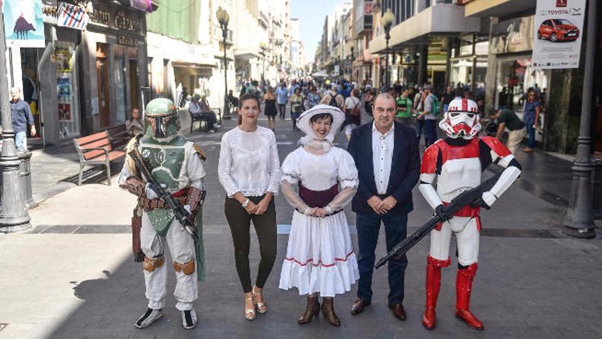 Raquel Hernández y Armando Marrero con los personajes de &#039;Mary Poppins&#039; y &#039;Star Wars&#039;.