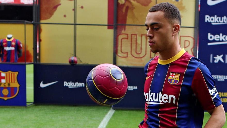 Sergiño Dest, en su presentación con el FC Barcelona.