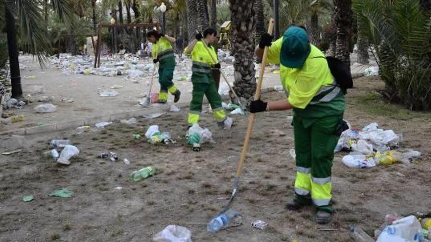 Los restos de la «batalla» en el Parque del Rey Jaime I