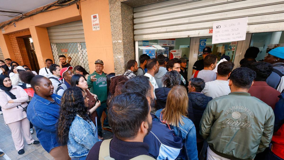 Regularización de personas inmigrantes en València