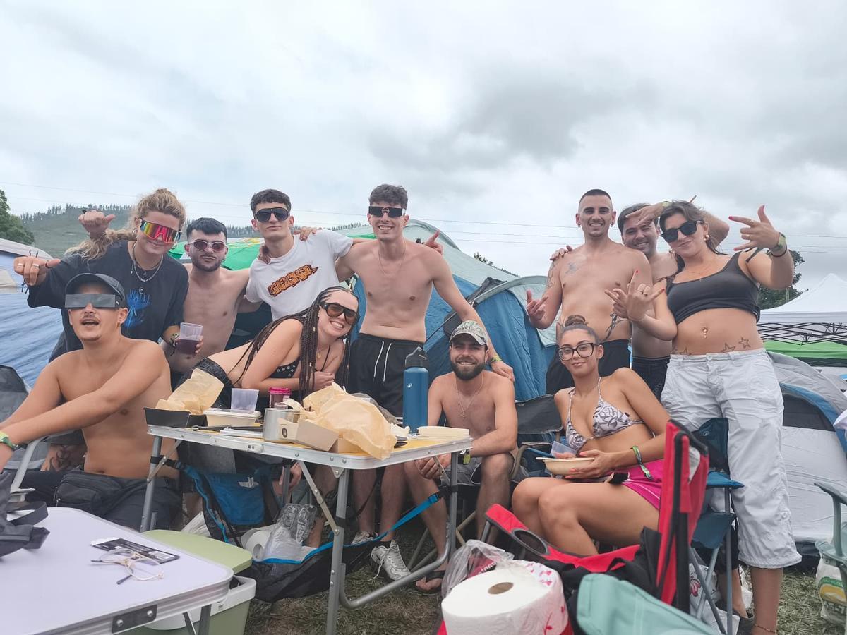 Arriba, por la izquierda: Ana Moreira, Antonio Ordoñez, Luis Aparicio, Sergio González, Raúl Varela, Alejandro Barroso y Ana Fernández. Sentados, por la izquierda, Álvaro Reig, Ruby Hilton, Manuel Salas y Jasmine Assennato.