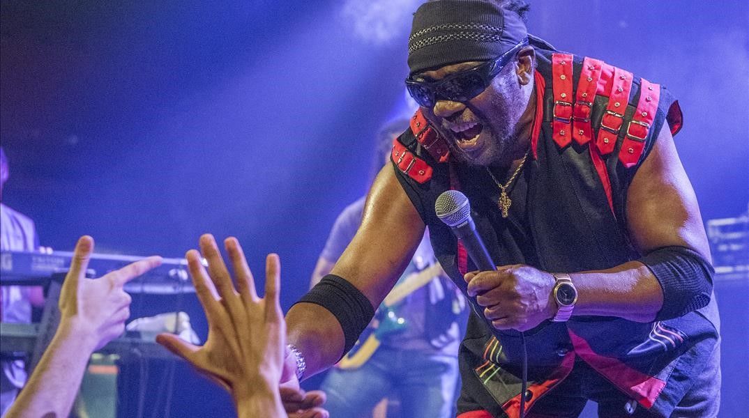 Toots Hibbert, al frente de The Maytals, en la sala Apolo en el 2017.