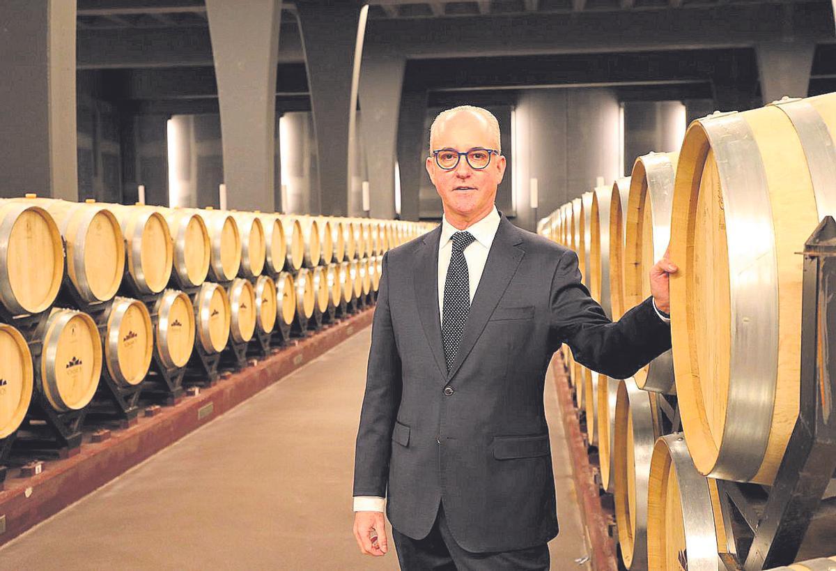 Jorge costa en las bodegas Sommos, de Barbastro.