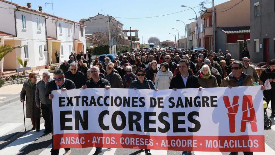 Manifestación hace unos meses en Coreses para exigir las extracciones de sangre