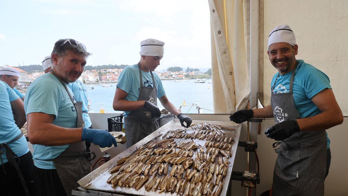 Los cocineros de la Festa da Navalla, en A Illa.