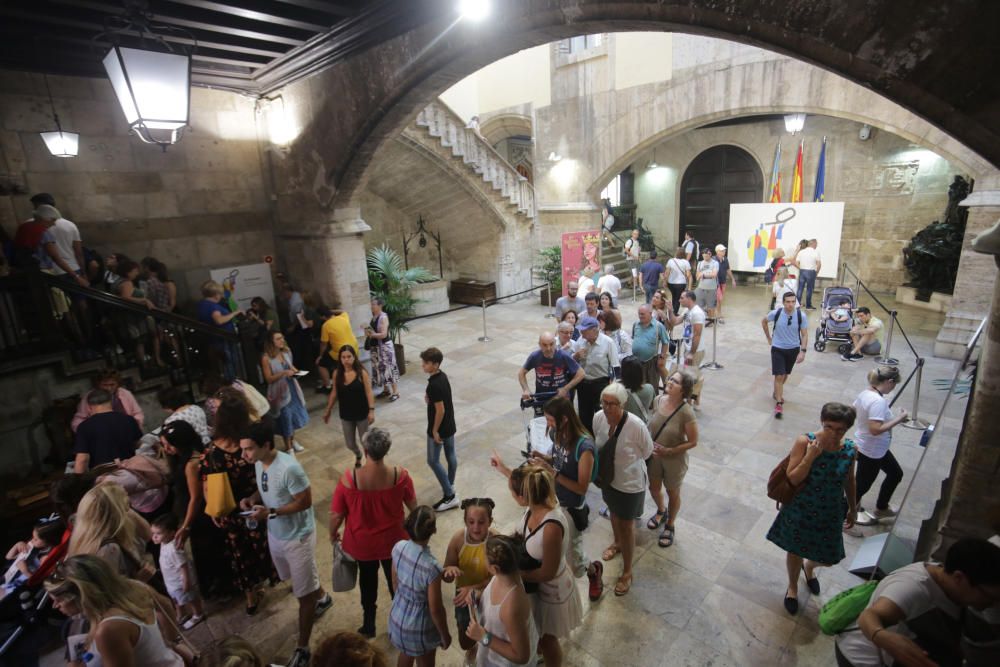 Los actos previos al 9 d'Octubre ambientan València