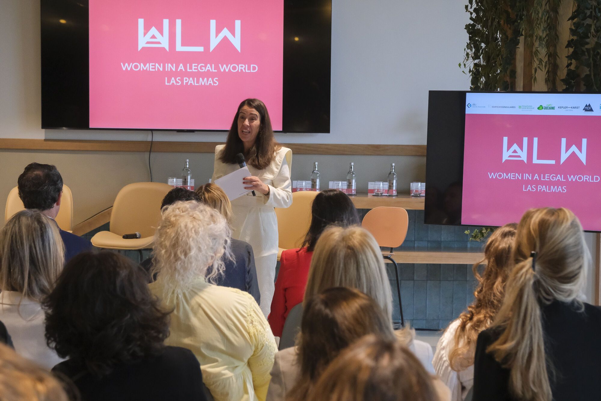 Presentación del proyecto 'Women in a Legal World'