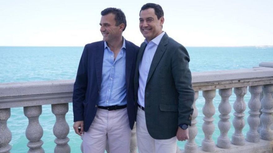 Bruno García y Juanma Moreno, este sábado en Cádiz.