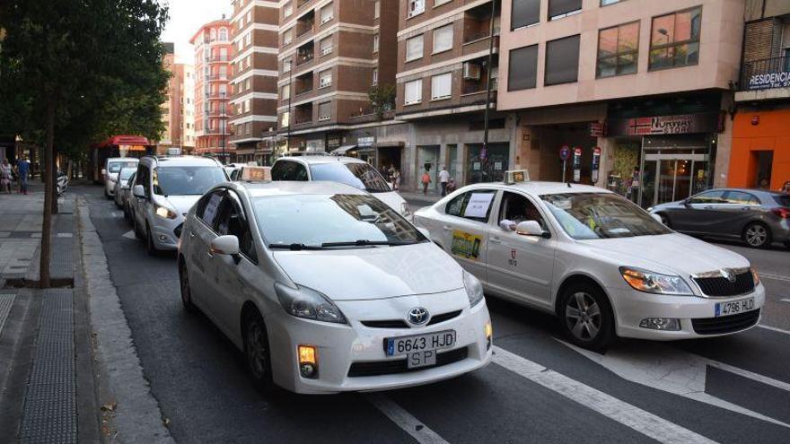 UCA pide al Ayuntamiento que garantice los servicios mínimos del taxi