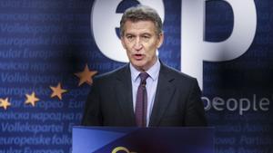 Feijóo espera que Sánchez li demani suport en defensa per la soledat parlamentària