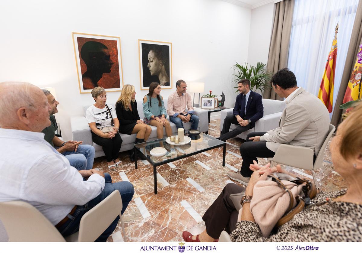 Imagen de todos los presentes en la recepción celebrada en la alcaldía