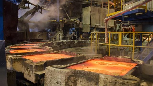 Vista parcial de la planta de Atlantic Copper en Huelva, la tercera mayor fundición y refinería de cobre de Europa. | JULIÁN PÉREZ / EFE