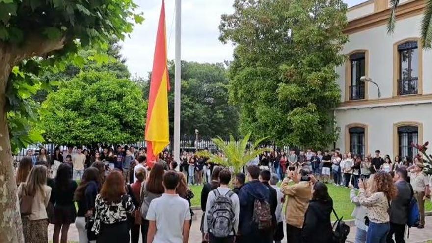 Izado de Bandera en el concurso literario Carta a un Militar Español