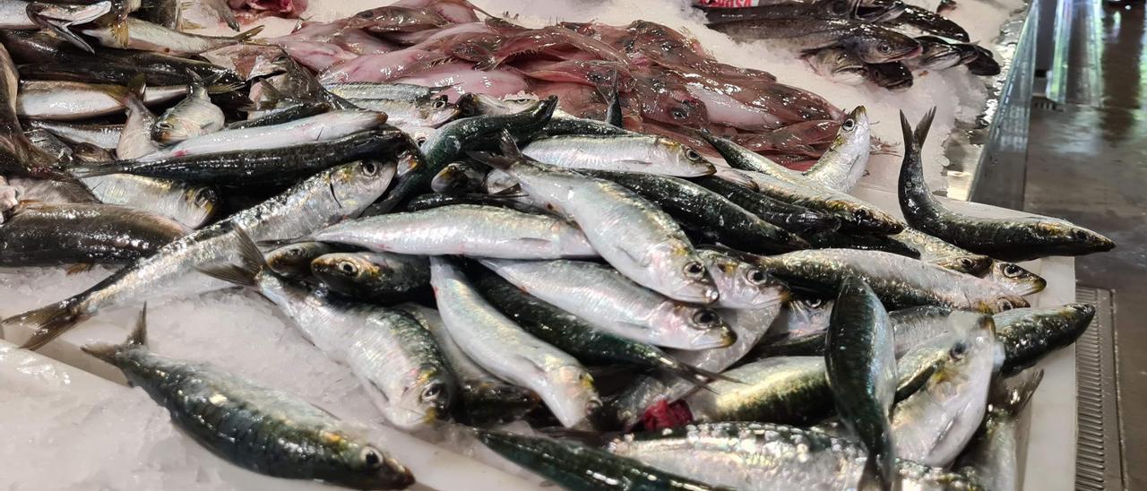 La sardina es la reina en vísperas de San Juan, aunque este año se note menos.