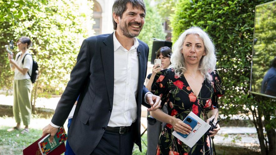 Ernest Urtasun y Jazmín Beirak, ayer, en la presentación del Plan de Derechos Culturales en Madrid. | EP