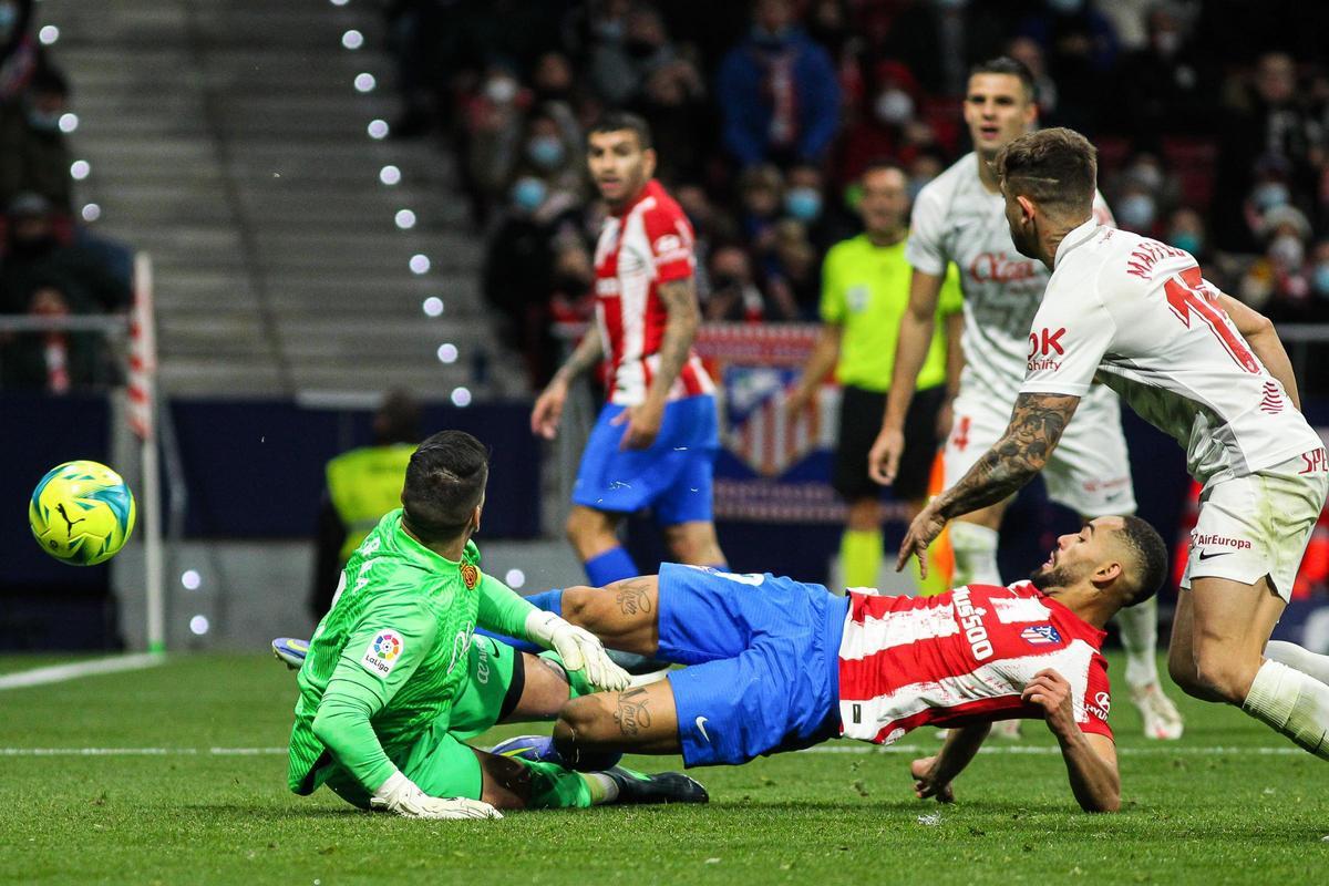 Momento en el que Cunha abre la 'lata' para el Atlético.