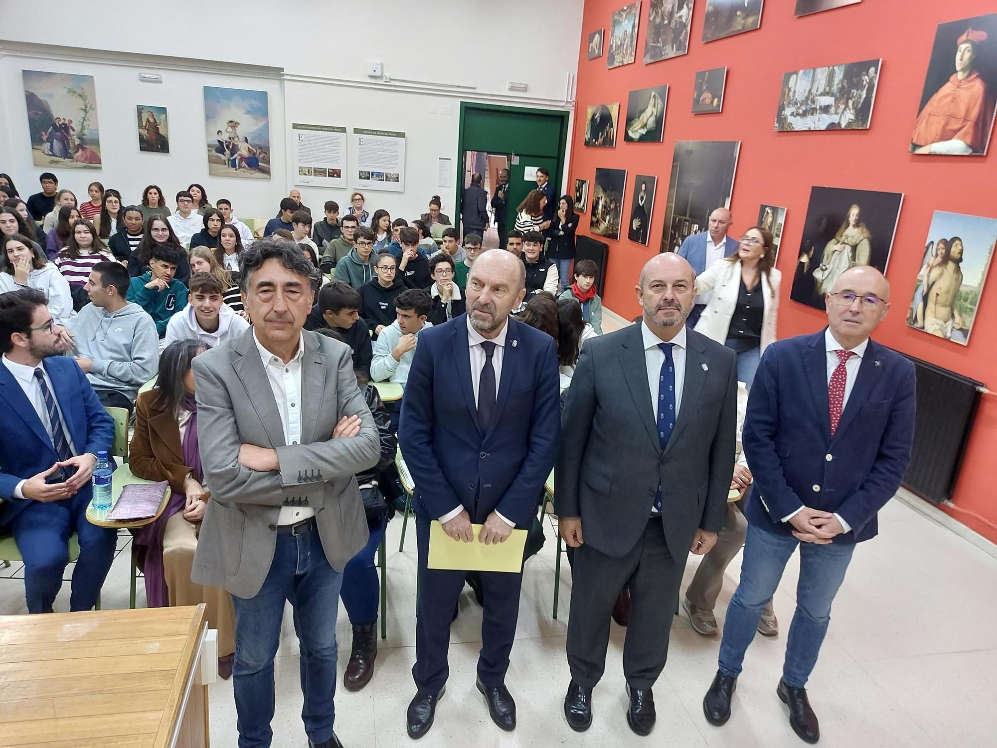 En imágenes: La visita del presidente del Senado a Vegadeo