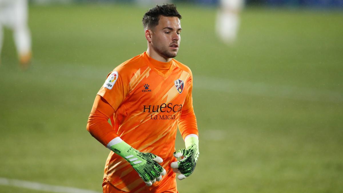 Andrés Fernández durante un partido con el Huesca