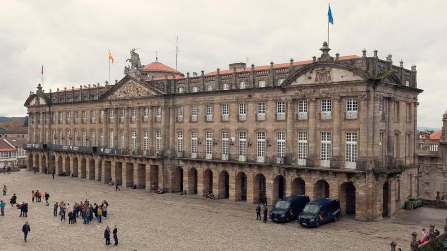 Compostela súmase á &quot;Hora do Planeta&quot; cun apagón nos edificios municipais