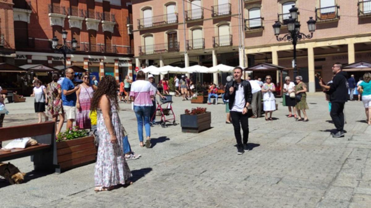 Concierto de Dos de Picas en la Feria de Productos de la Tierra de Benavente. / E. P.