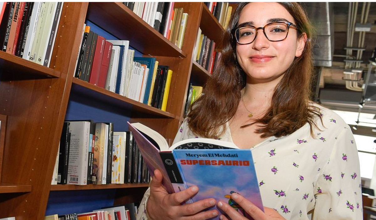 Meryem El Mehdati, autora de ‘Supersaurio’: «Créixer no és dolent, el que és dolent és créixer cobrant 600 euros»