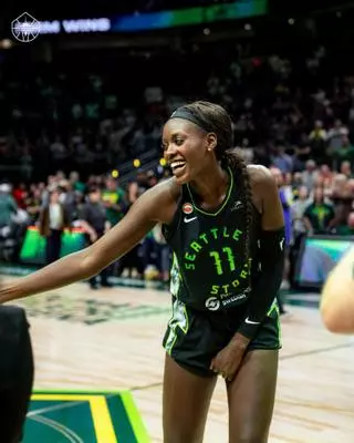 La alicantina Awa Fam deja huella en la WNBA... en menos de un mes