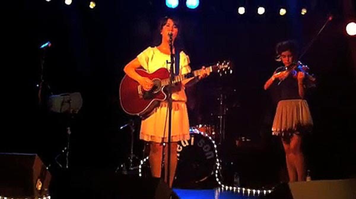 Miss Carrussel interpreta en directe la cançó ’Tots els hiverns’.