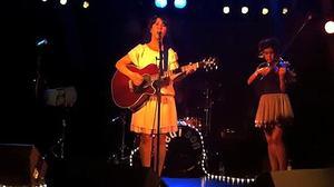 Miss Carrussel interpreta en directe la cançó ’Tots els hiverns’.