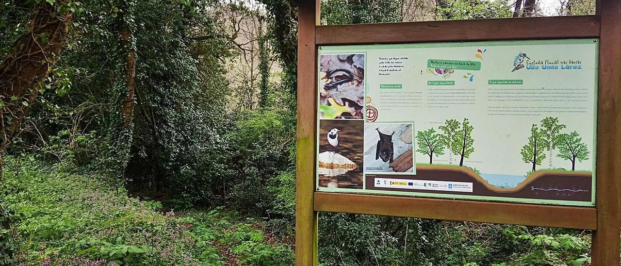 Cartel que marca el inicio de la Ruta dos Muíños por el río Vea.  |