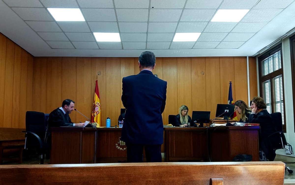 El casero acusado, durante una vista previa celebrada en la sede judicial de Vía Alemania, en Palma.