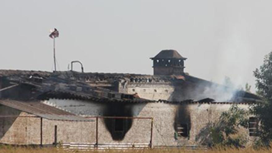 Un fuego destruye una vivienda en las Casas Aisladas de Gévora, en Badajoz