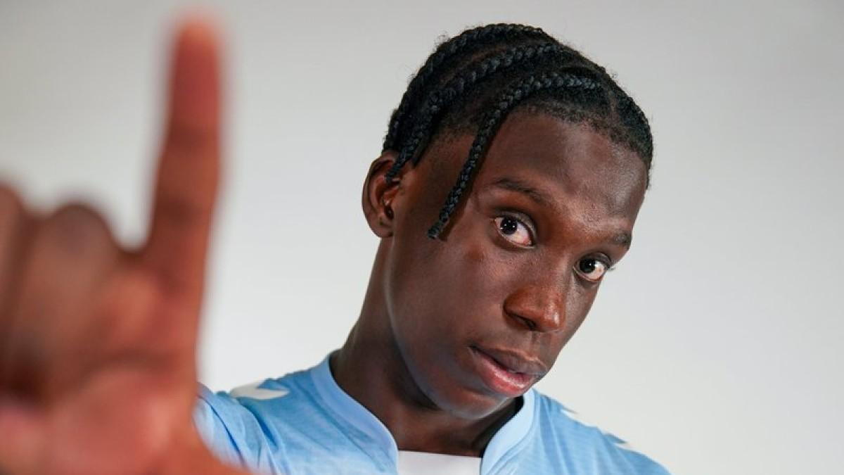 Ilaix Moriba saluda a los celtistas