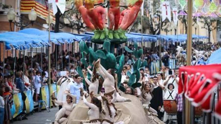 Tribunas abarrotadas de público en la Entrada Mora del año pasado en Ibi.