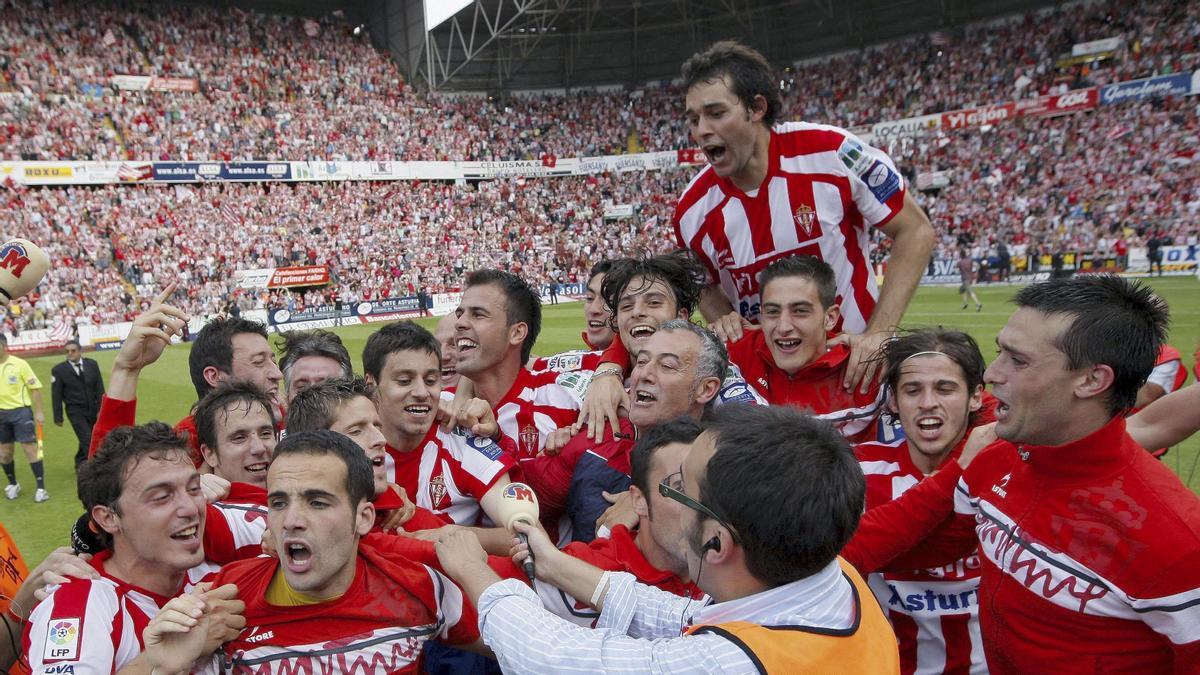 El Sporting celebra el ascenso de 2008.