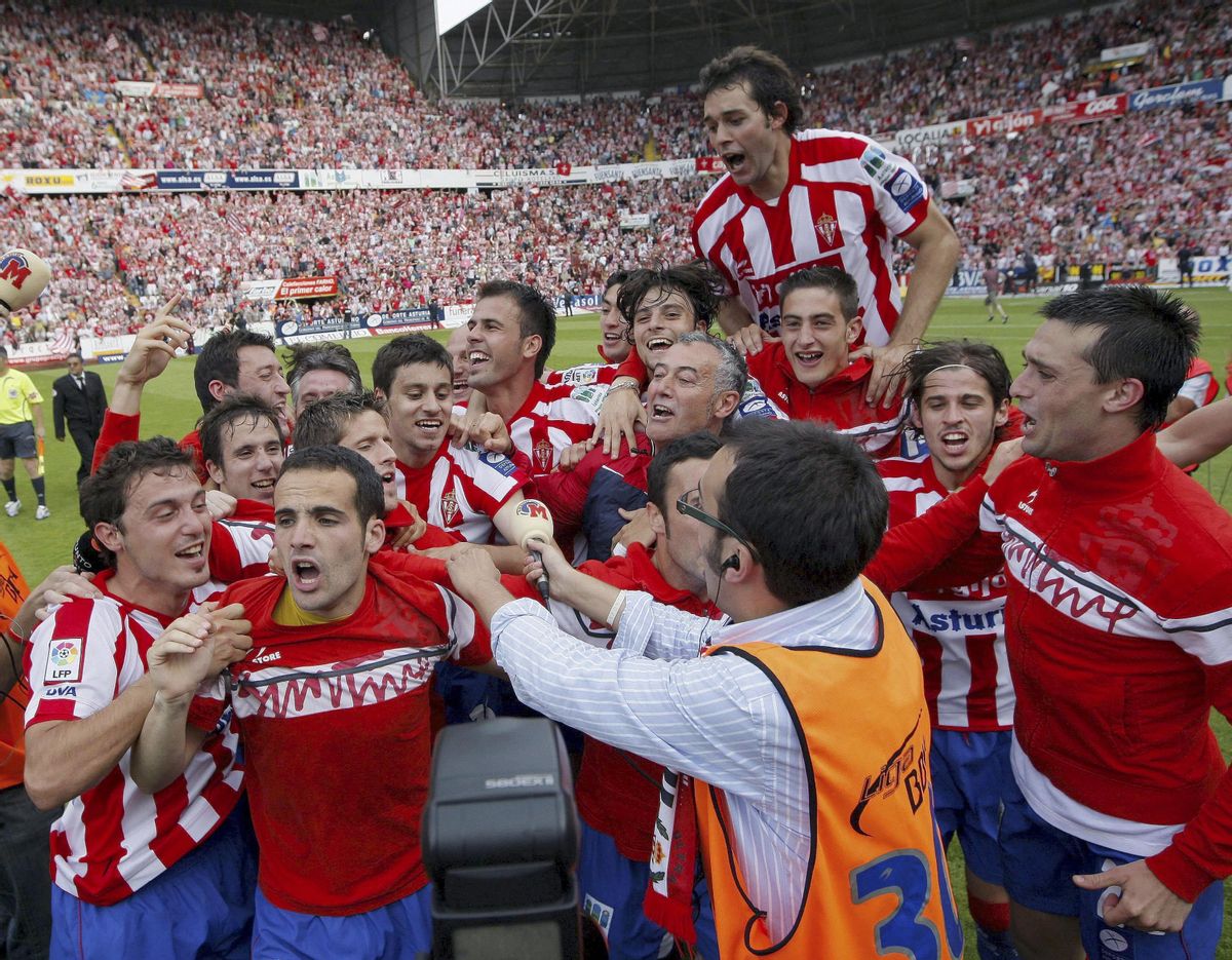 El Sporting celebra el ascenso de 2008.