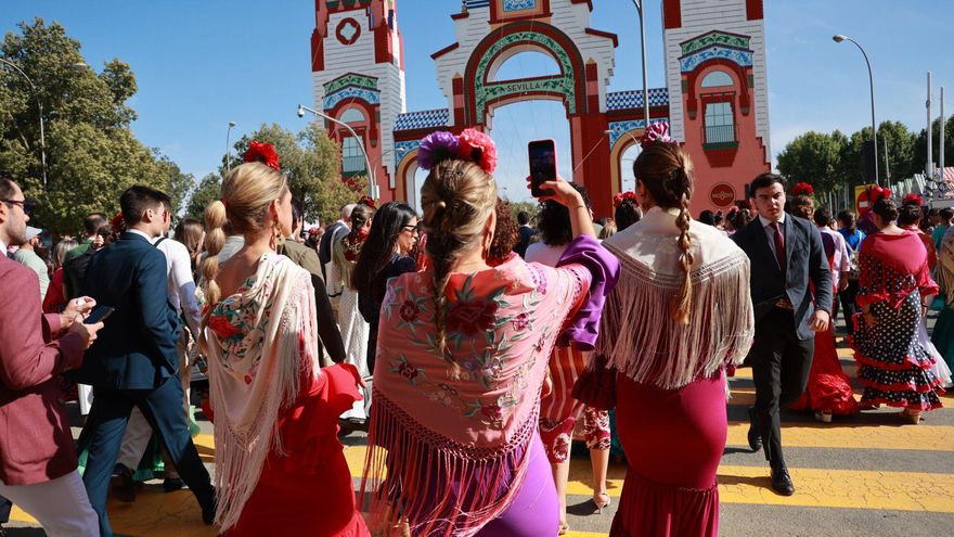 Esto es todo lo que debes llevar en el bolsillo de tu traje de flamenca para estar preparada para la Feria de Abril de Sevilla