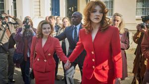 Mia McKenna-Bruce y Natalie Dormer, en The Lady