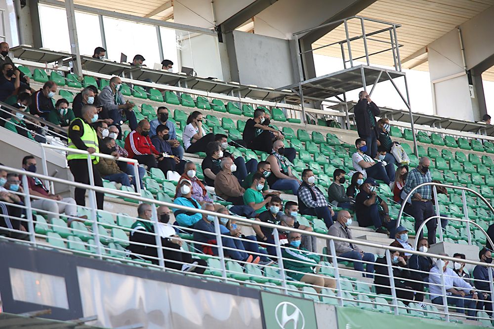 Aficionados asistentes al encuentro Córdoba CF-Balompédica Linense