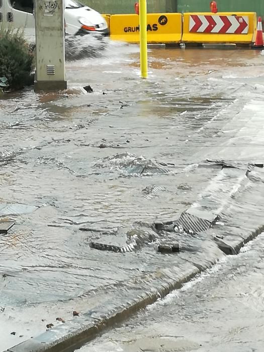 Fuita d'aigua a la carretera de Vic de Manresa